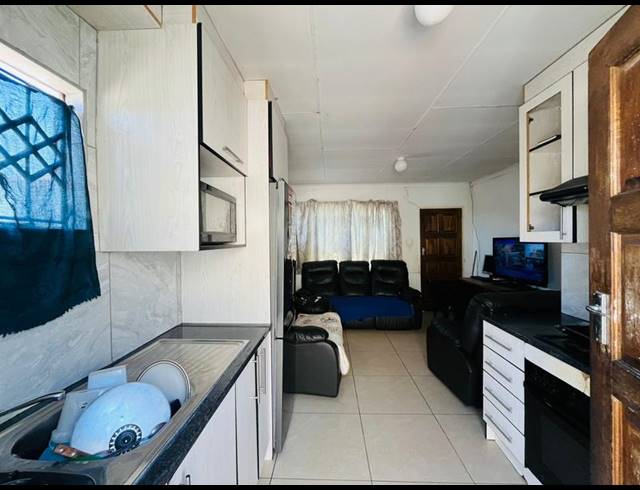 2 BEDROOM HOUSE FOR SALE IN WINDMILL PARK